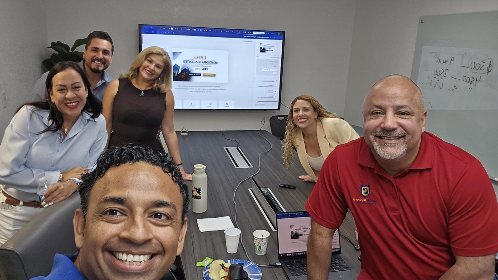 Equipo de NBG Latino reunido
